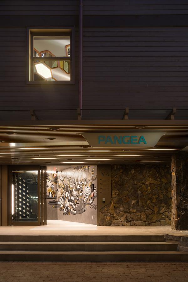 Pangea Pod Hotel (Adults Only) Уистлер Экстерьер фото